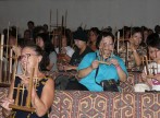 audience playing angklung.JPG (124 KB)